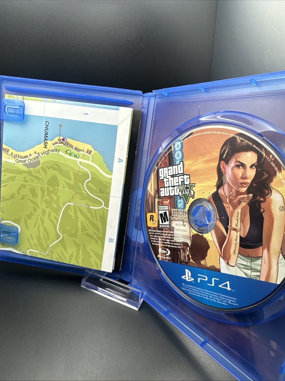 Grand Theft Auto V (Sony PlayStation 4, 2014) WITH MAP